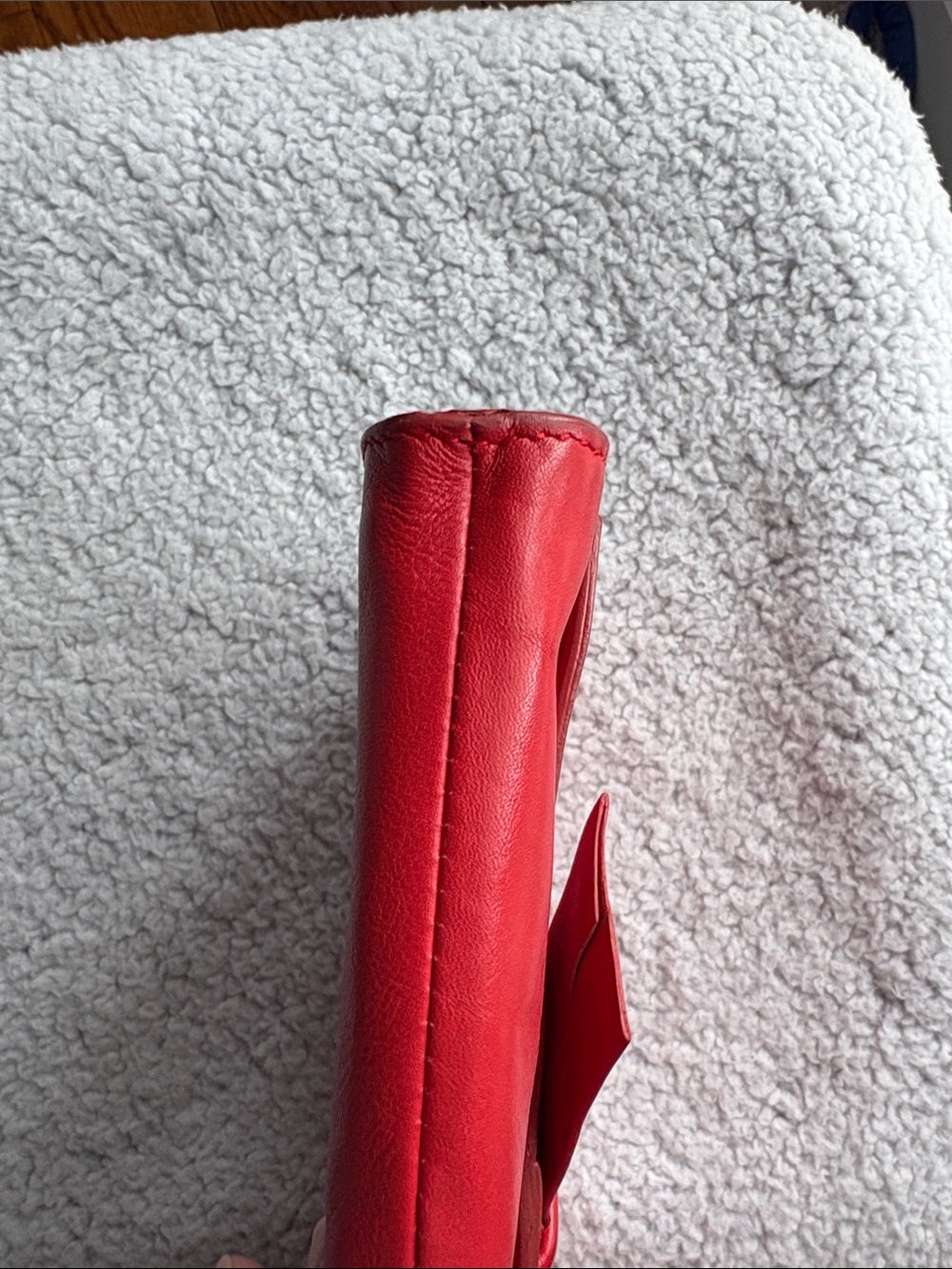 Beautiful Red Furla Bow
Clutch w/removable gold chain calfskin leather VTG - Picture 11 of 15